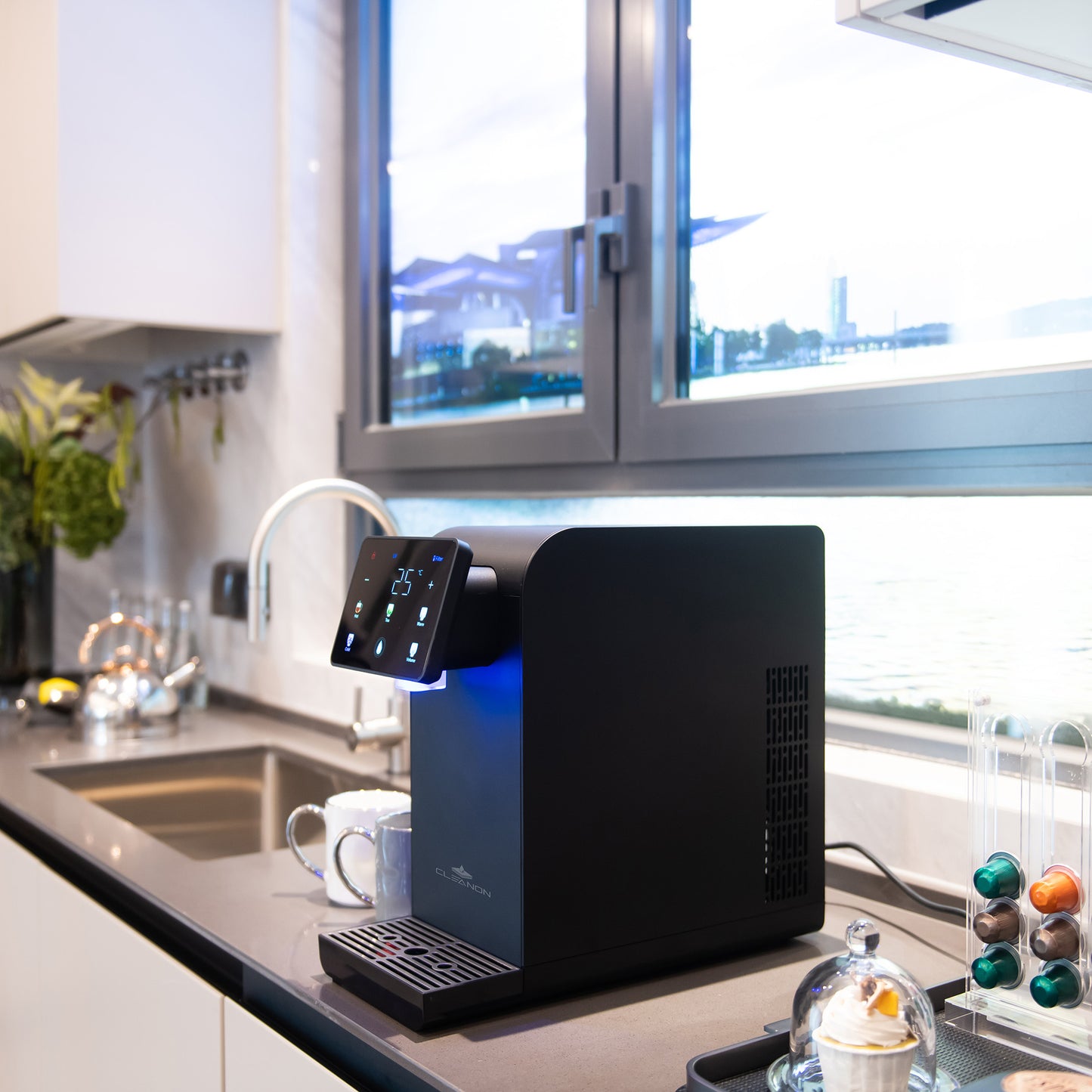 Premium Umkehrosmose-Wasserfilteranlage mit Kühlung und individuell temperiertem Wasser