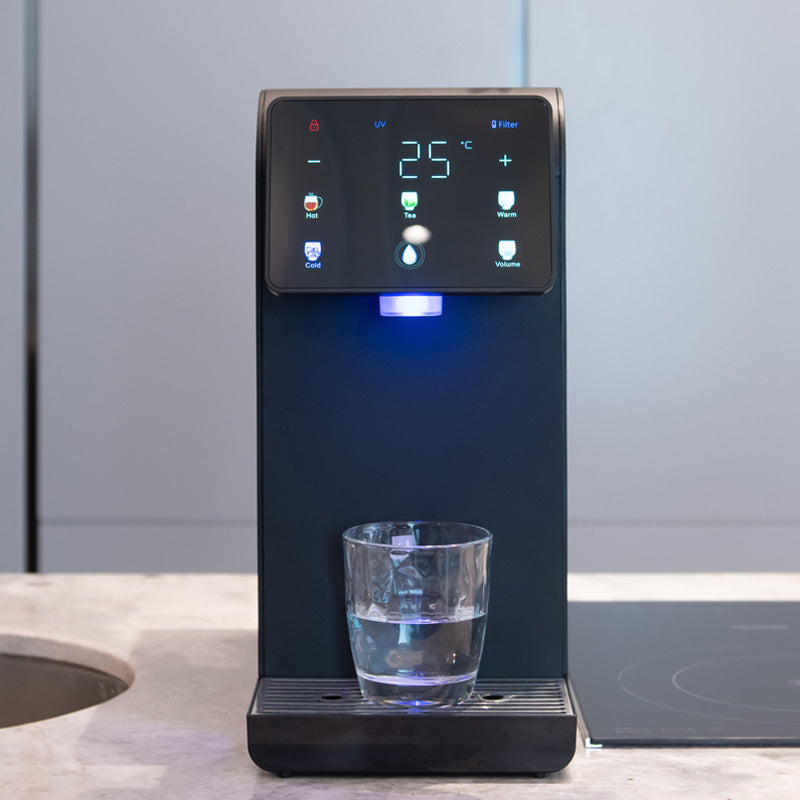 CLEANON L1 Tisch-Wasserfilteranlage in Schwarz mit digitalem Touch-Display