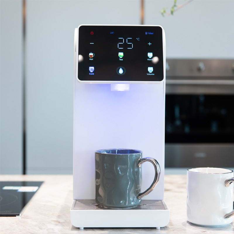 CLEANON L1 Tisch-Wasserfilteranlage in Weiß mit digitalem Touch-Display