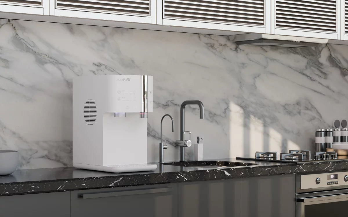 Wasserfilter mit sprudelndem, gekühltem und heißem Wasser